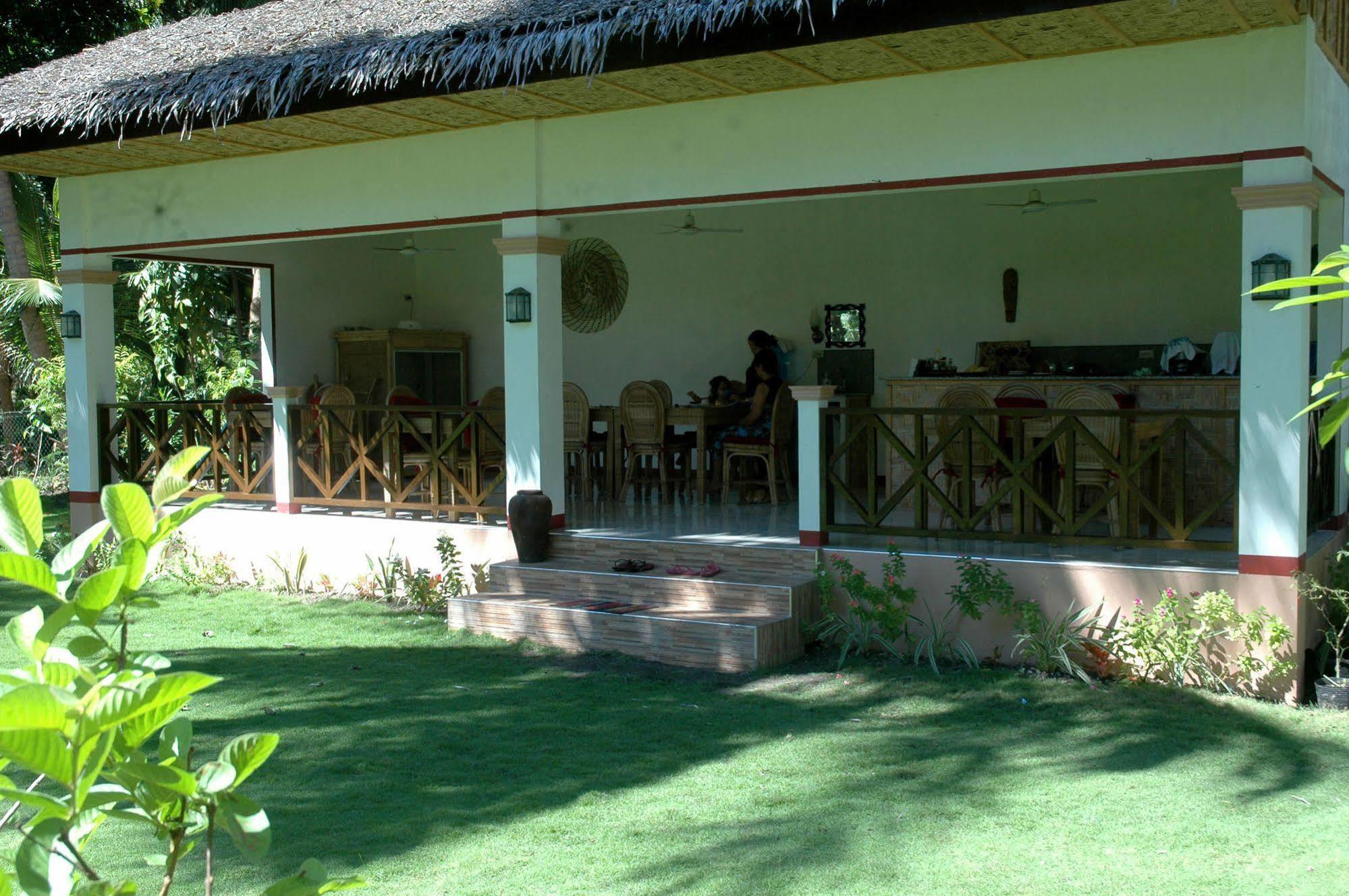 Neptune Diving Resort Santander Exterior photo